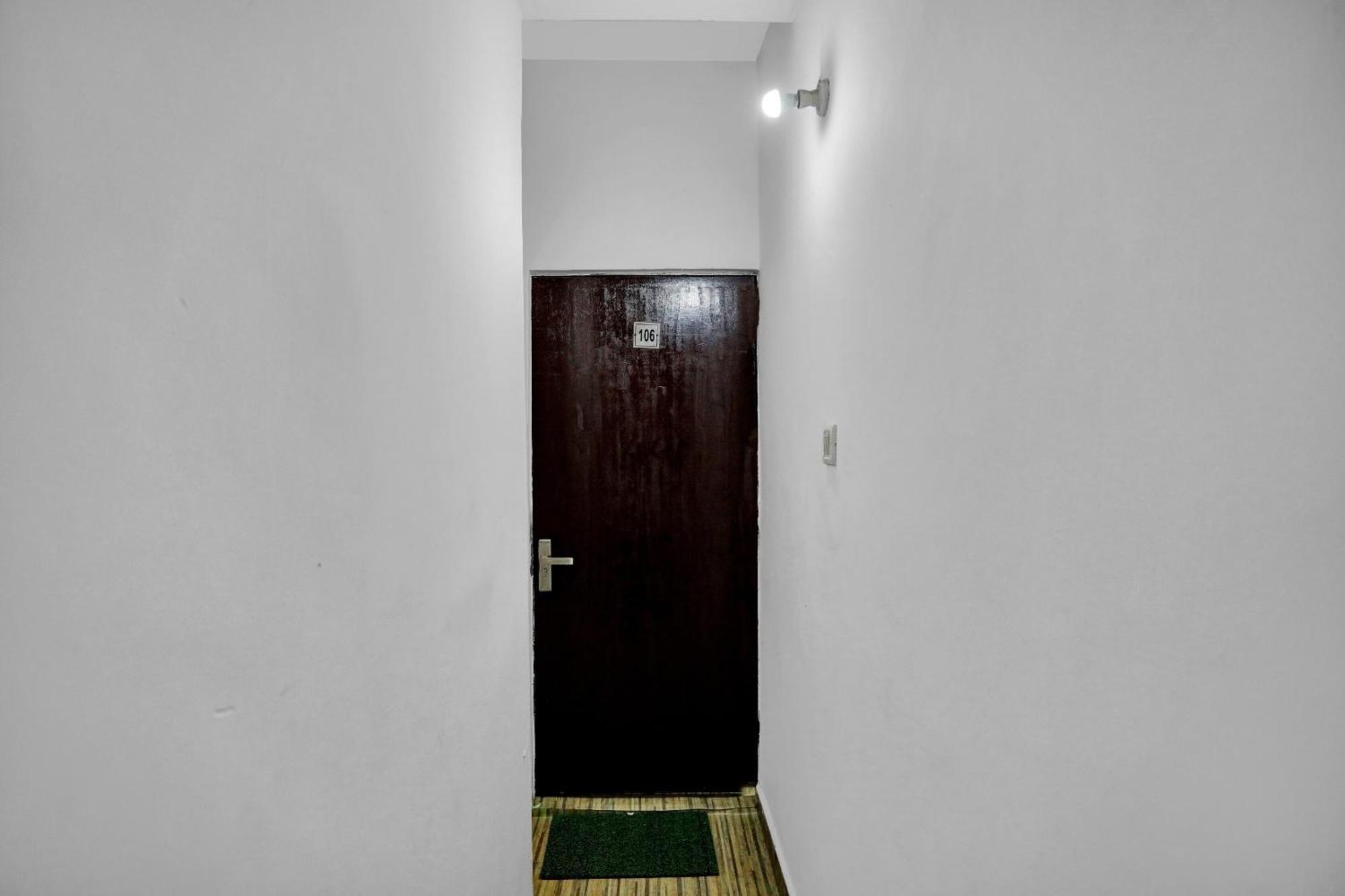 Collection O Jps Near Pvr Vikaspuri Delhi Hotel Екстериор снимка